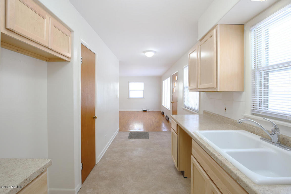 523 W Ellis St, Belding, MI 48809 photo 9