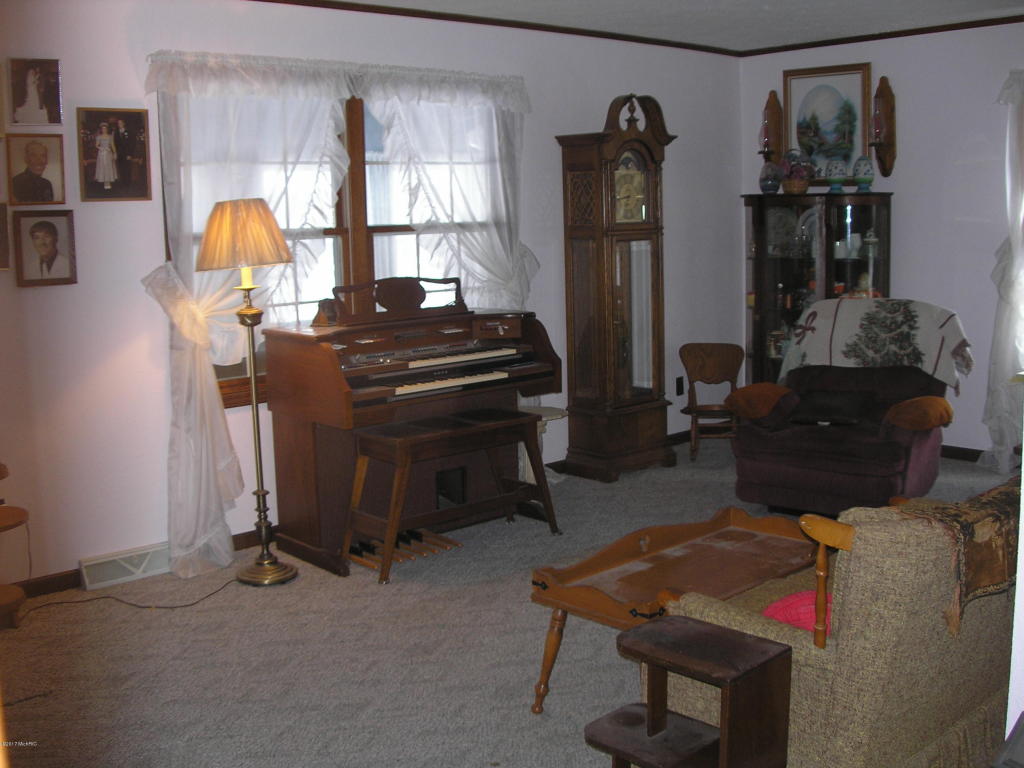 21107 Hampton Rd, Three Rivers, MI 49093 photo 9
