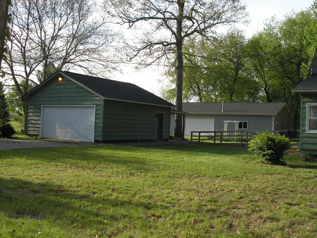 21107 Hampton Rd, Three Rivers, MI 49093 photo 3