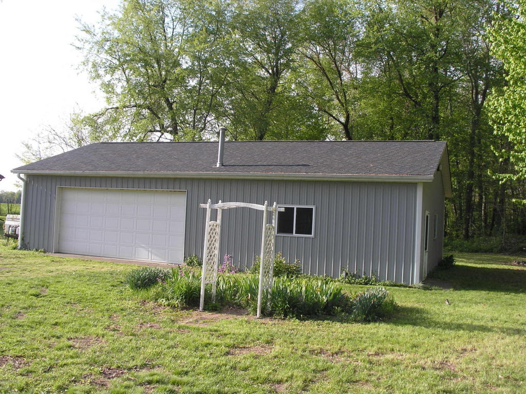 21107 Hampton Rd, Three Rivers, MI 49093 photo 5