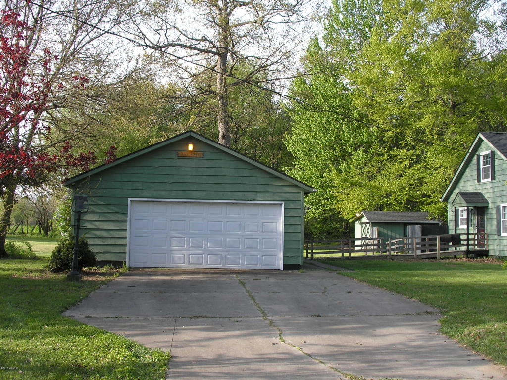 21107 Hampton Rd, Three Rivers, MI 49093 photo 4
