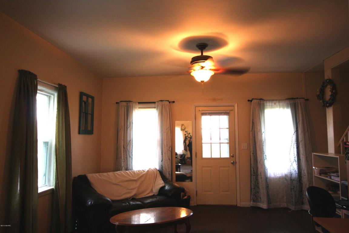 276 Cherry St, Freeport, MI 49325 photo 6