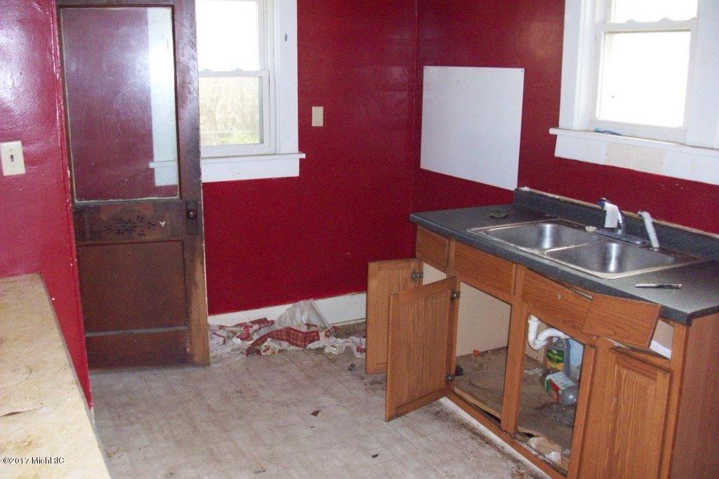 524 Empire Ave, Benton Harbor, MI 49022 photo 5