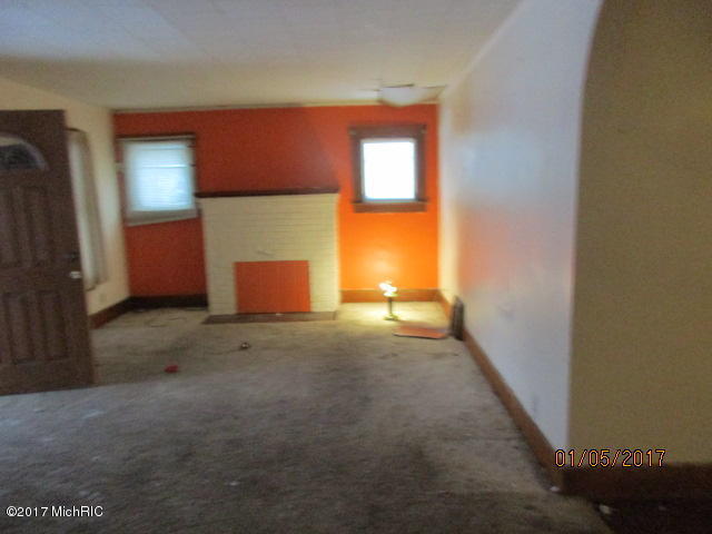 524 Empire Ave, Benton Harbor, MI 49022 photo 3