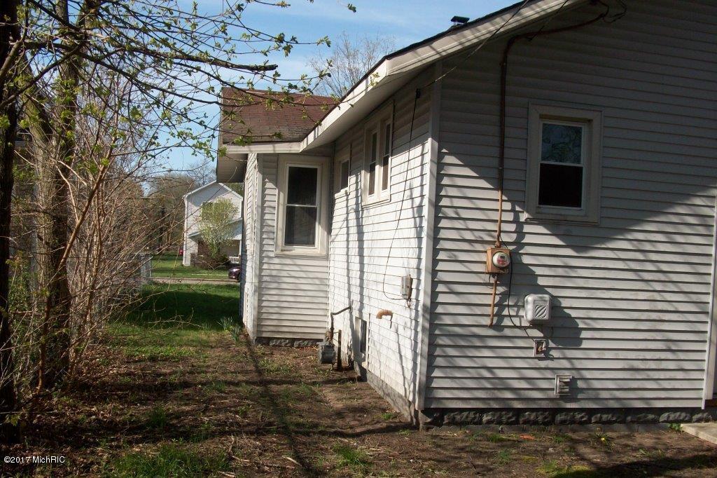524 Empire Ave, Benton Harbor, MI 49022 photo 8