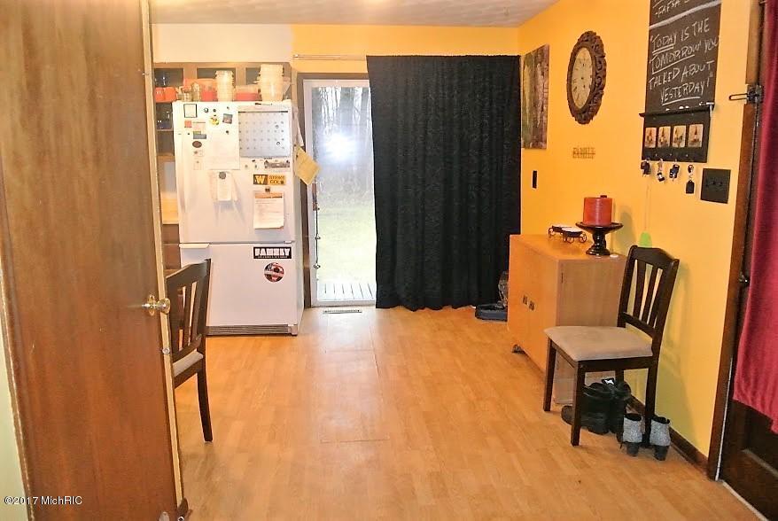 340 S Sunset St, Plainwell, MI 49080 photo 5