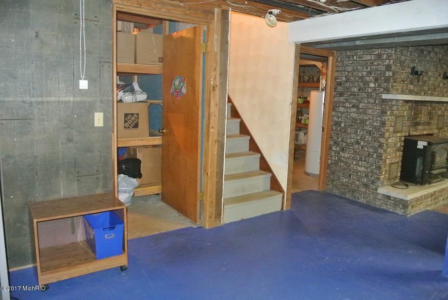 340 S Sunset St, Plainwell, MI 49080 photo 11