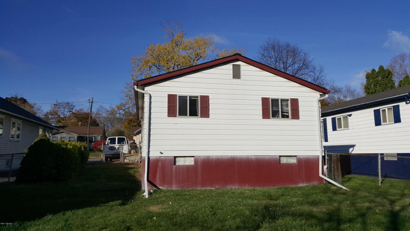 1215 Sheldon, Jackson, MI 49203 photo 2