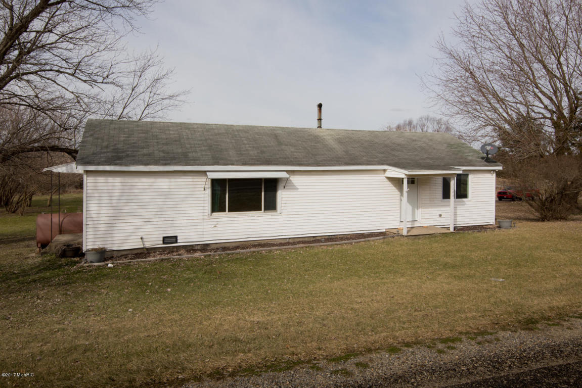 1044 Marsh Rd, Plainwell, MI 49080 photo 2