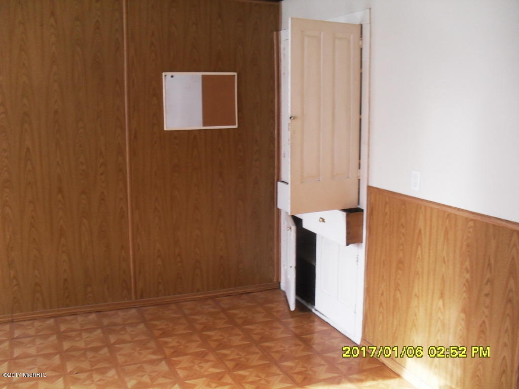 301 Main St, Buchanan, MI 49107 photo 3