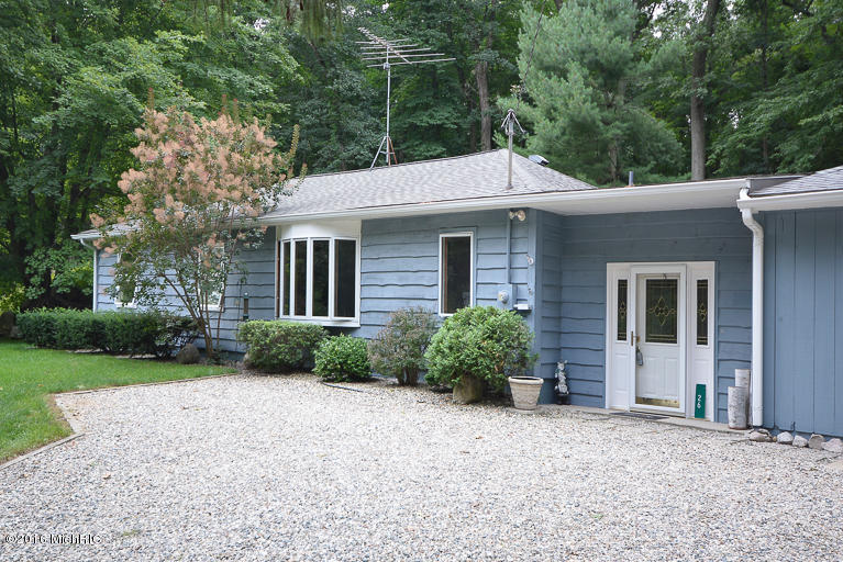26 Pine Rd, Plainwell, MI 49080 photo 3