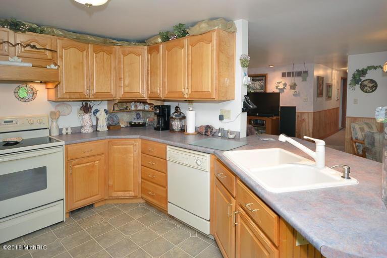 26 Pine Rd, Plainwell, MI 49080 photo 10