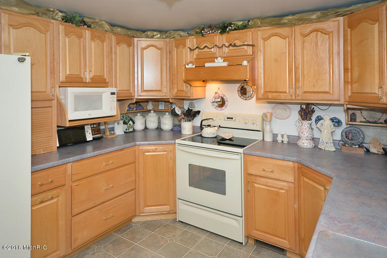 26 Pine Rd, Plainwell, MI 49080 photo 9
