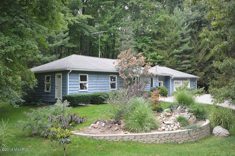 26 Pine Rd, Plainwell, MI 49080 photo 2