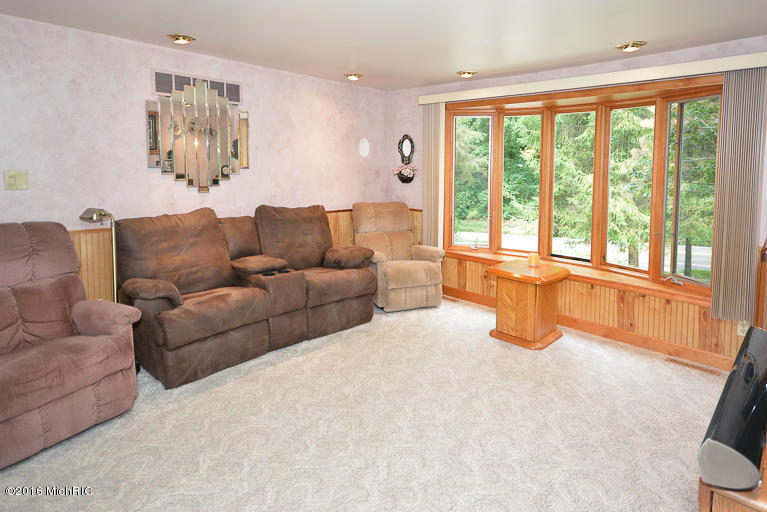 26 Pine Rd, Plainwell, MI 49080 photo 5