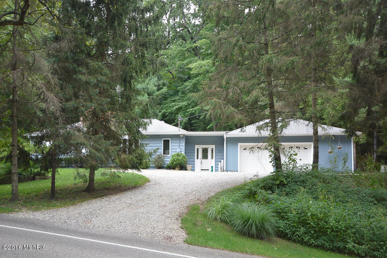26 Pine Rd, Plainwell, MI 49080 photo 1
