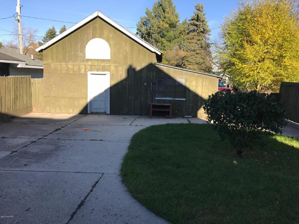 311 S 3rd Ave, Big Rapids, MI 49307 photo 4