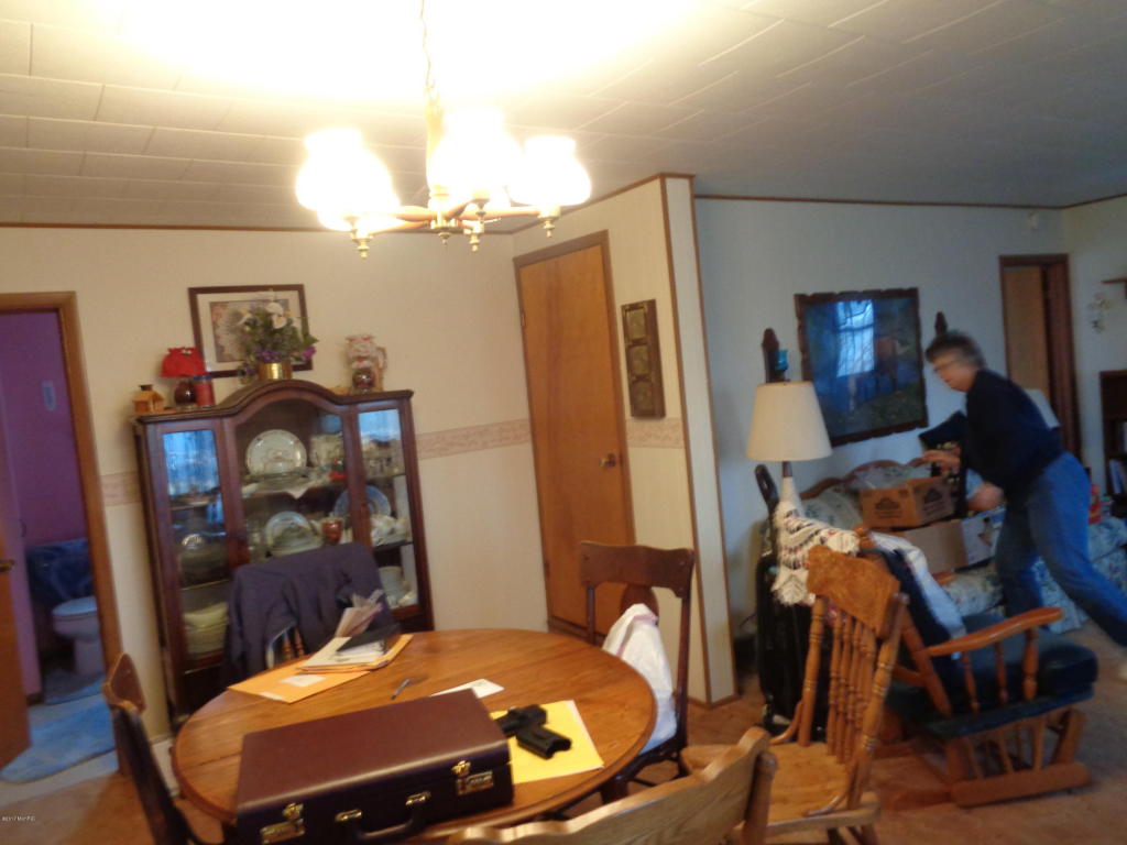 107 Carpenter St, Waldron, MI 49288 photo 4