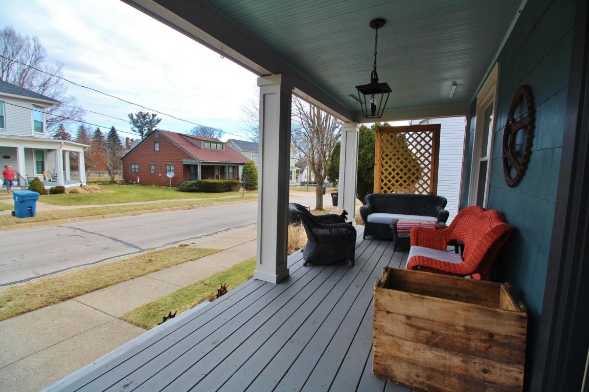 105 W Third St, Buchanan, MI 49107 photo 4