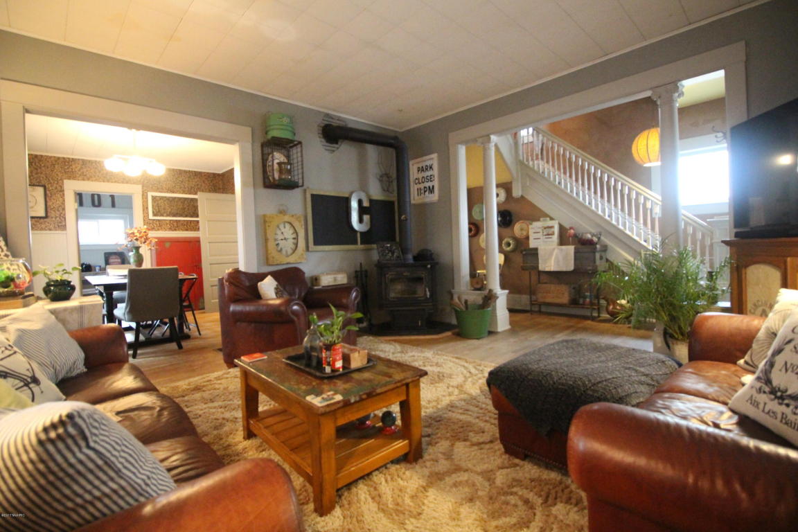 105 W Third St, Buchanan, MI 49107 photo 7