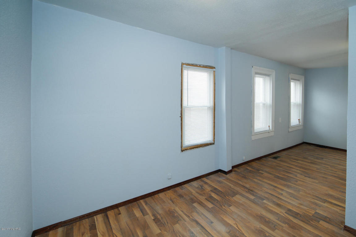 564 White Pigeon St, Constantine, MI 49042 photo 6