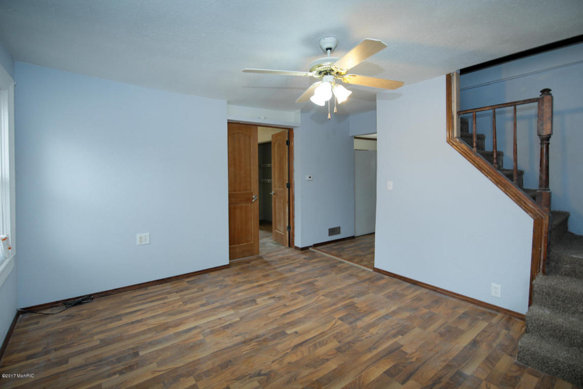 564 White Pigeon St, Constantine, MI 49042 photo 5
