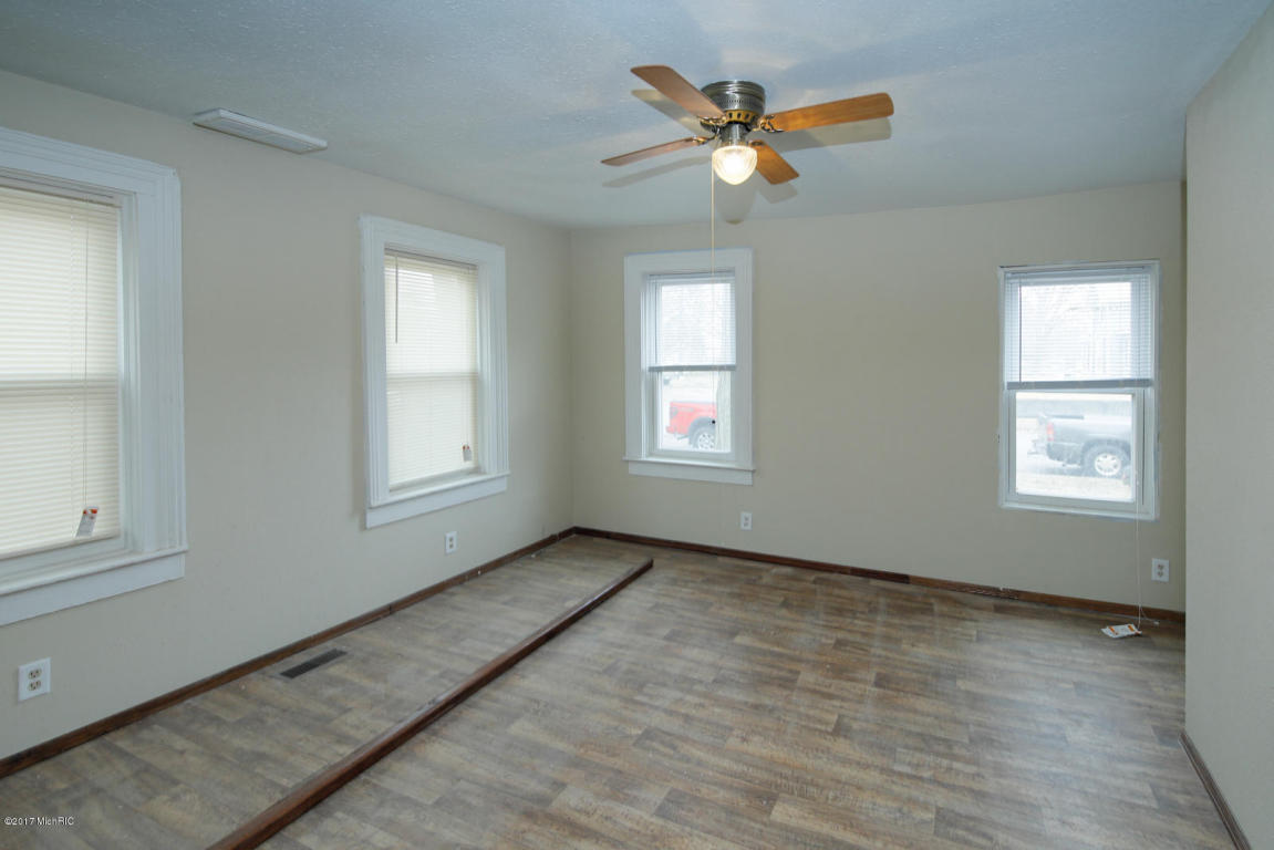 564 White Pigeon St, Constantine, MI 49042 photo 10
