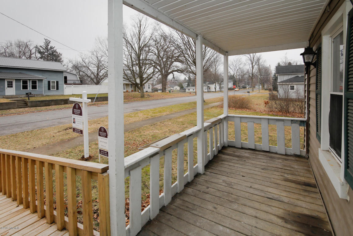 564 White Pigeon St, Constantine, MI 49042 photo 3