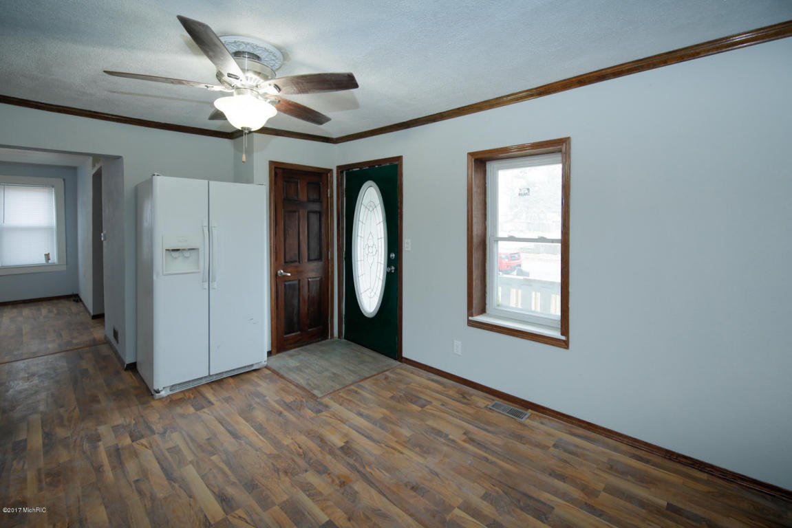 564 White Pigeon St, Constantine, MI 49042 photo 9