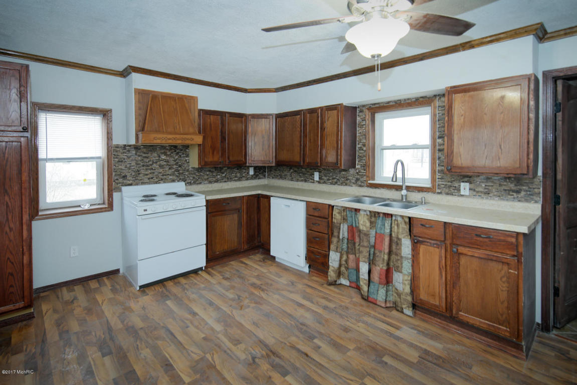 564 White Pigeon St, Constantine, MI 49042 photo 7