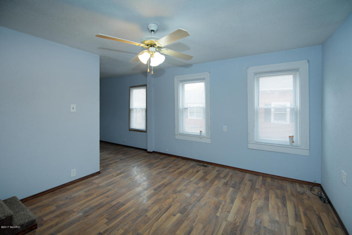 564 White Pigeon St, Constantine, MI 49042 photo 4