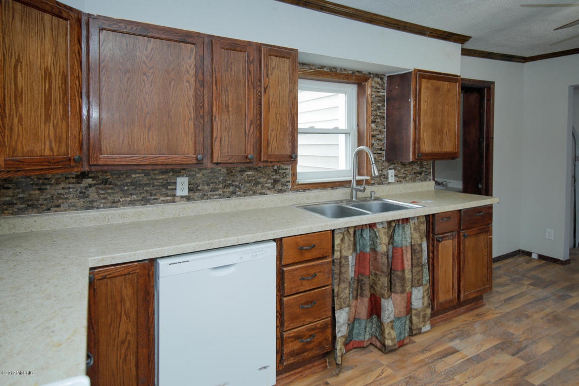 564 White Pigeon St, Constantine, MI 49042 photo 8