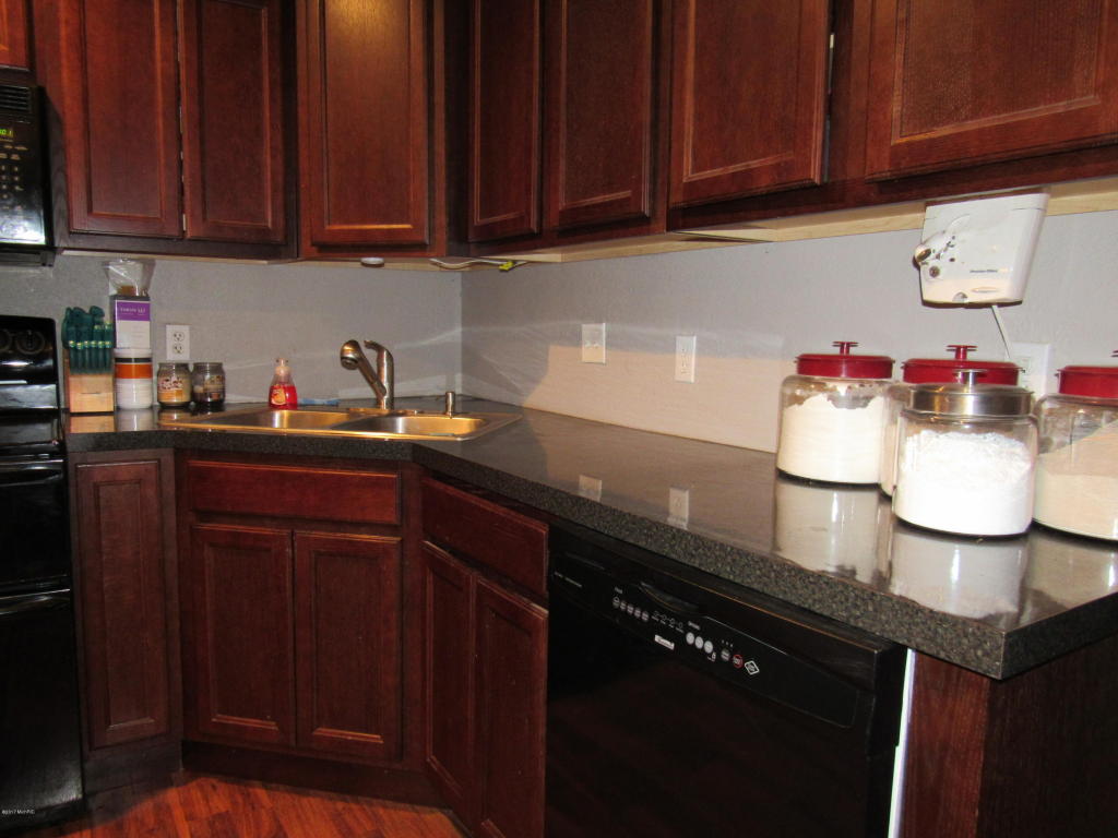 411 E River St, Whitehall, MI 49461 photo 9