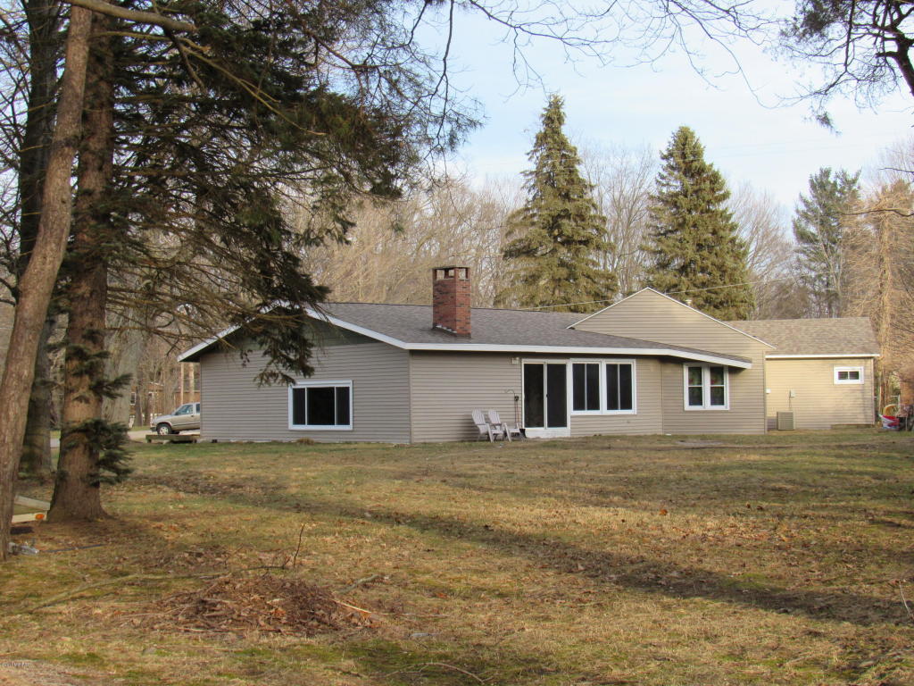 411 E River St, Whitehall, MI 49461 photo 1