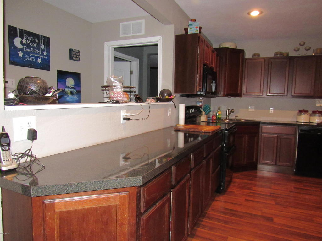 411 E River St, Whitehall, MI 49461 photo 6