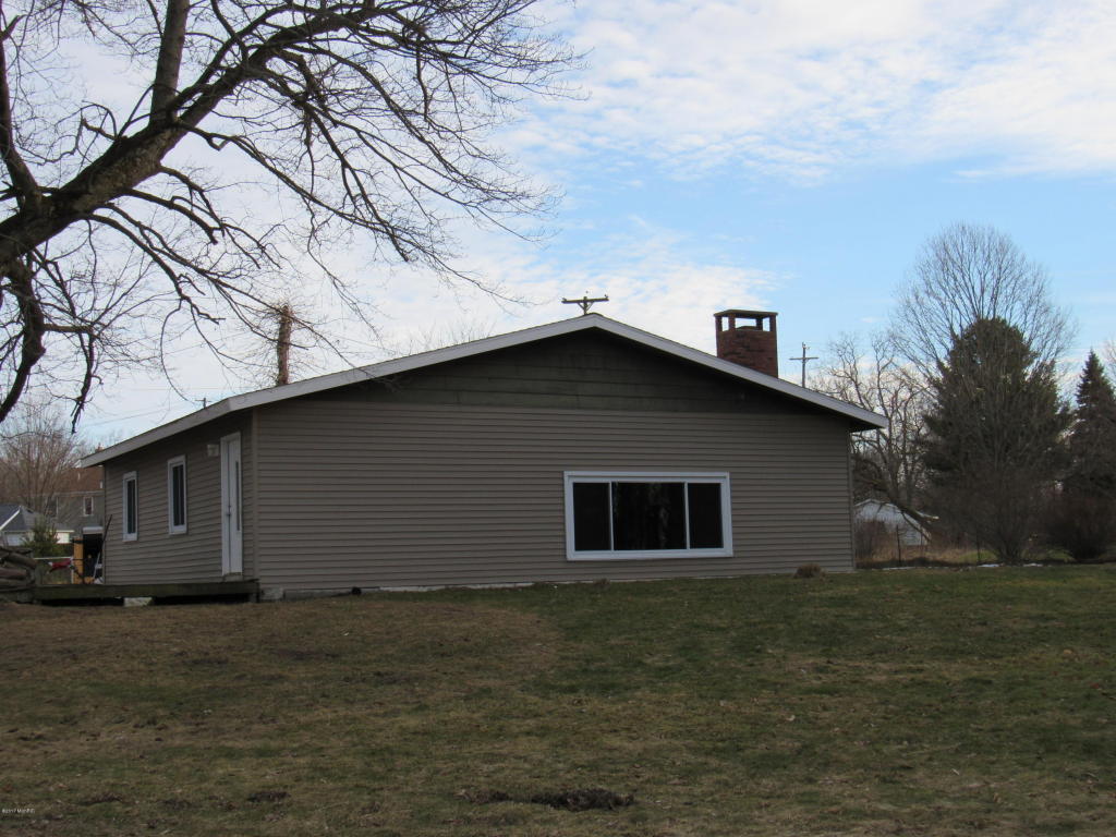 411 E River St, Whitehall, MI 49461 photo 2