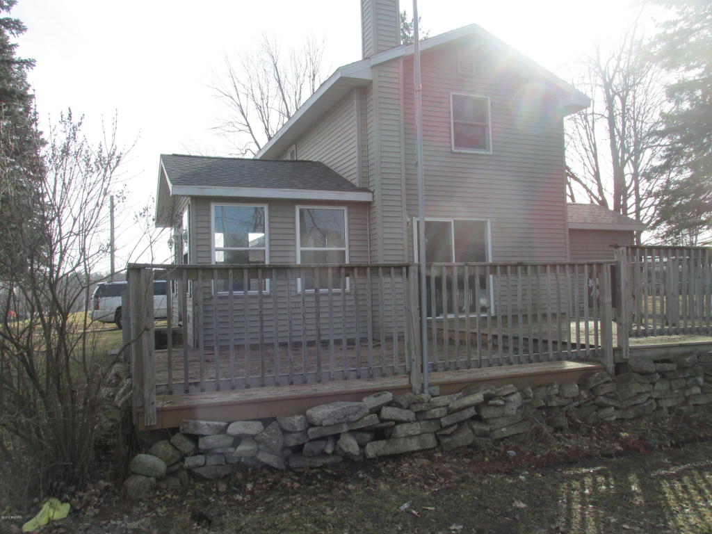 206 S S Hl, Stanton, MI 48888 photo 2