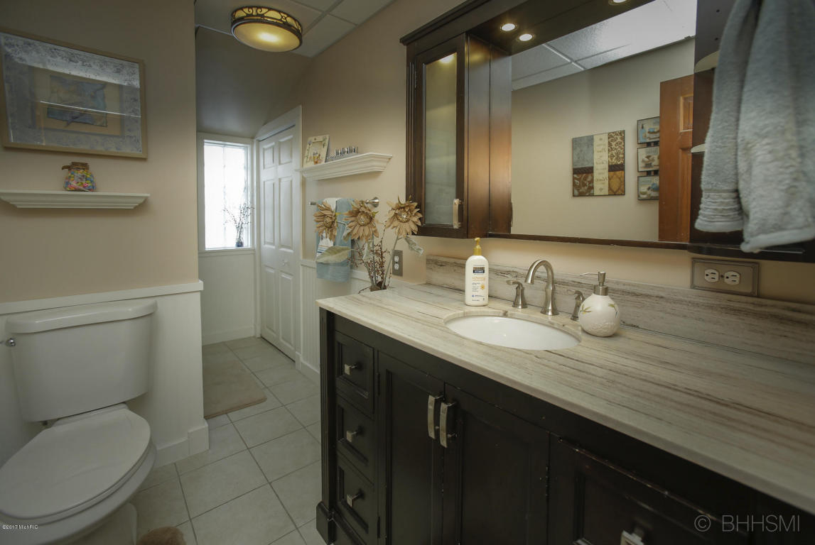 531 10th, Plainwell, MI 49080 photo 10
