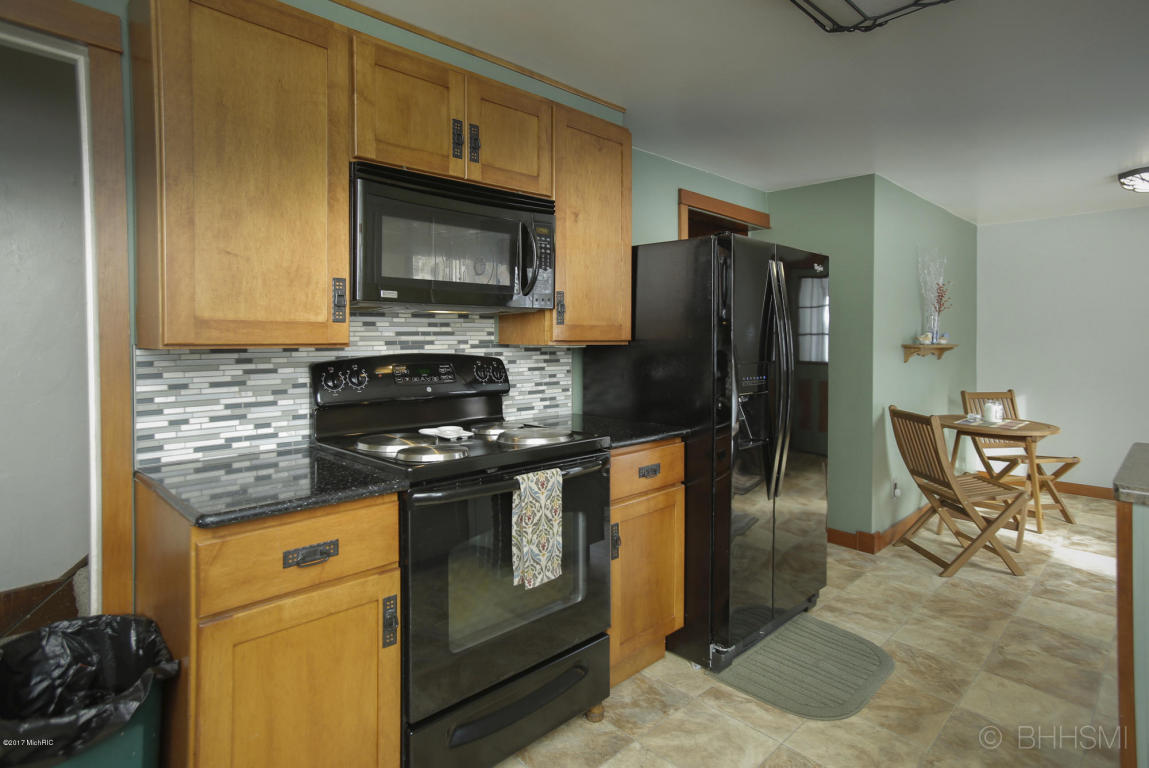 531 10th, Plainwell, MI 49080 photo 7