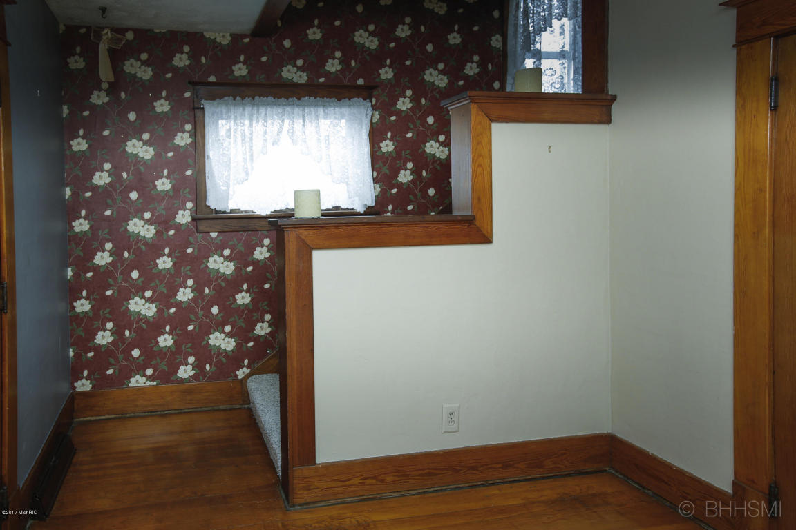 531 10th, Plainwell, MI 49080 photo 12