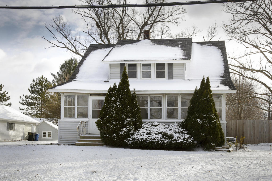 531 10th, Plainwell, MI 49080 photo 2