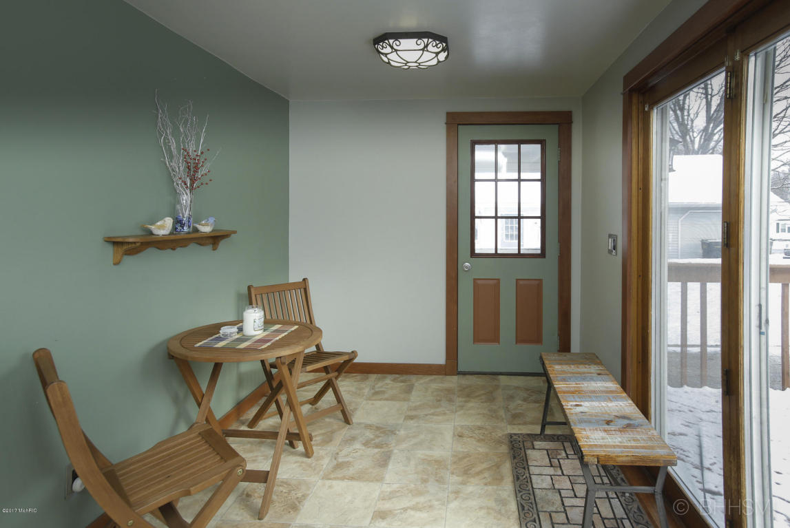 531 10th, Plainwell, MI 49080 photo 8