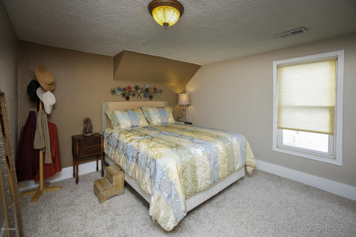 531 10th, Plainwell, MI 49080 photo 13