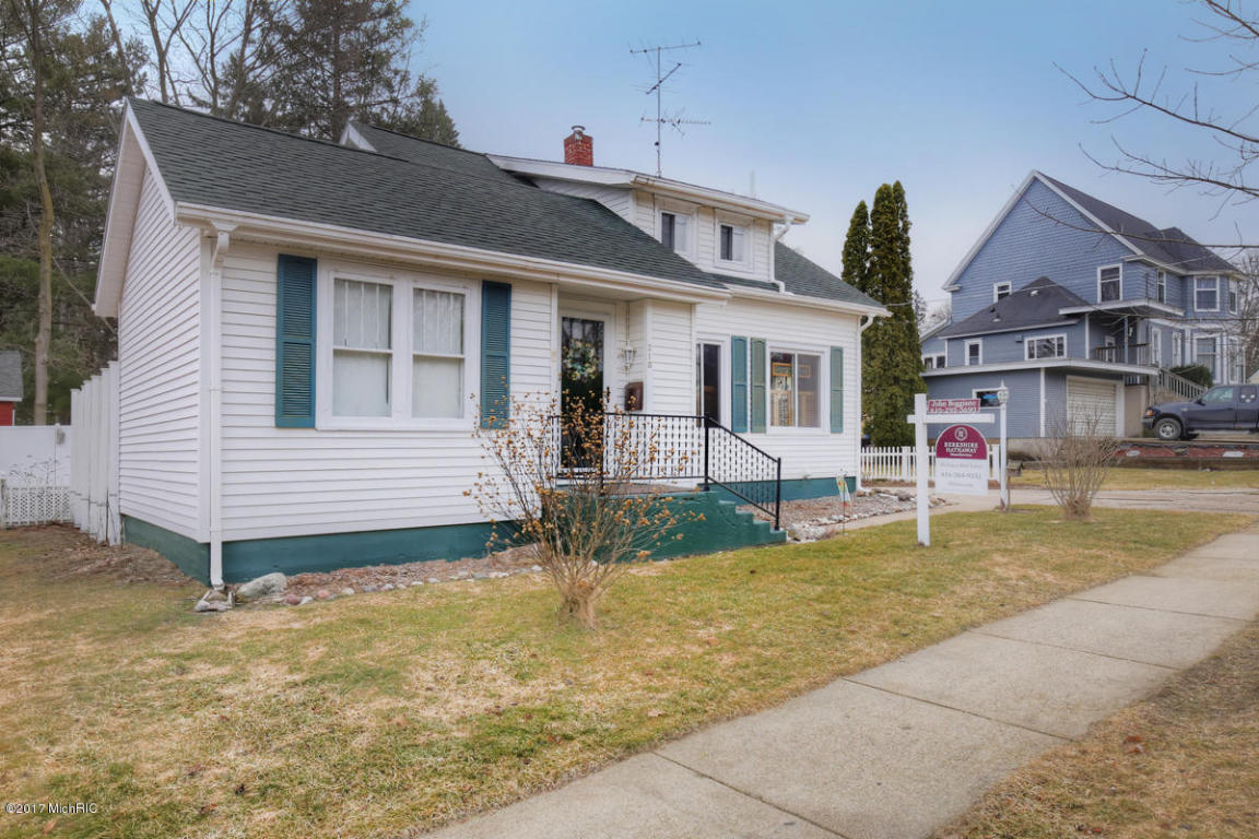 210 Wilson St, Belding, MI 48809 photo 3