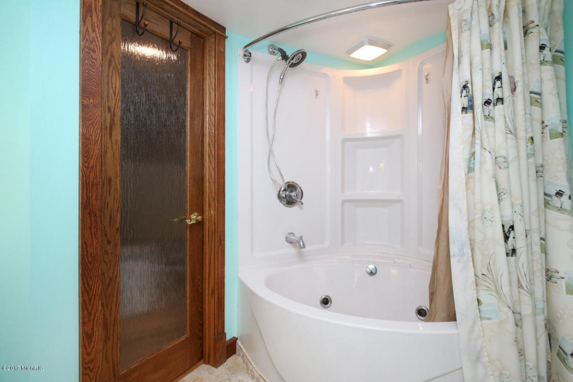 210 Wilson St, Belding, MI 48809 photo 22