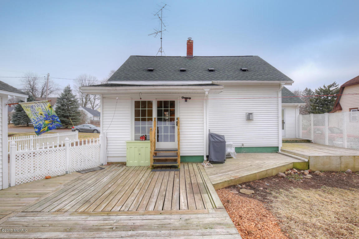 210 Wilson St, Belding, MI 48809 photo 24