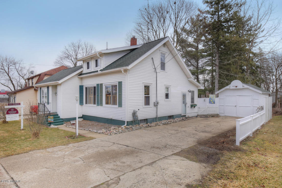 210 Wilson St, Belding, MI 48809 photo 2