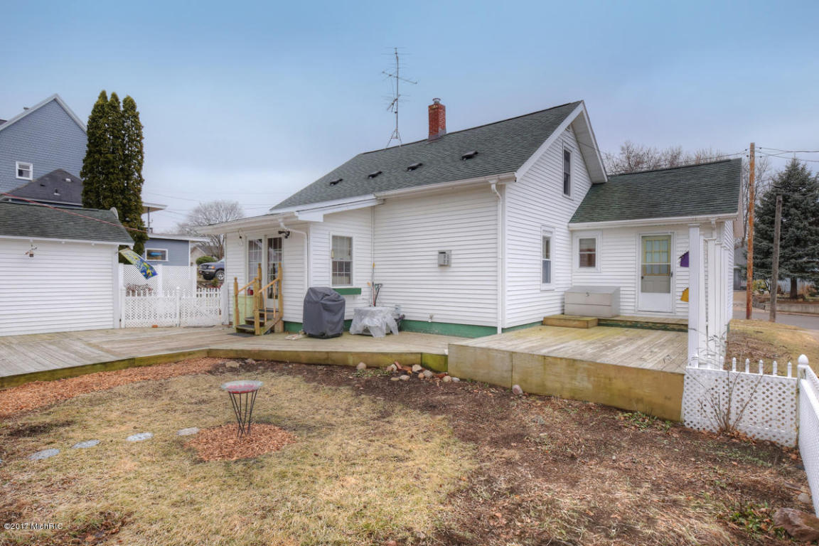 210 Wilson St, Belding, MI 48809 photo 25