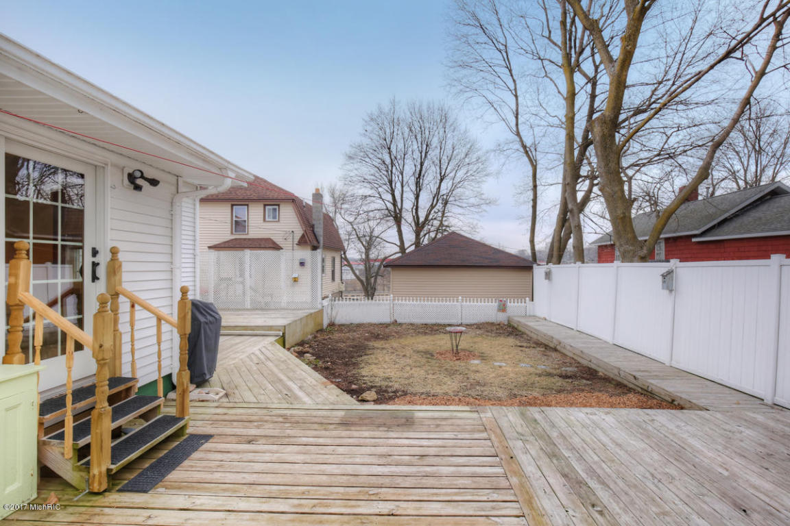 210 Wilson St, Belding, MI 48809 photo 23