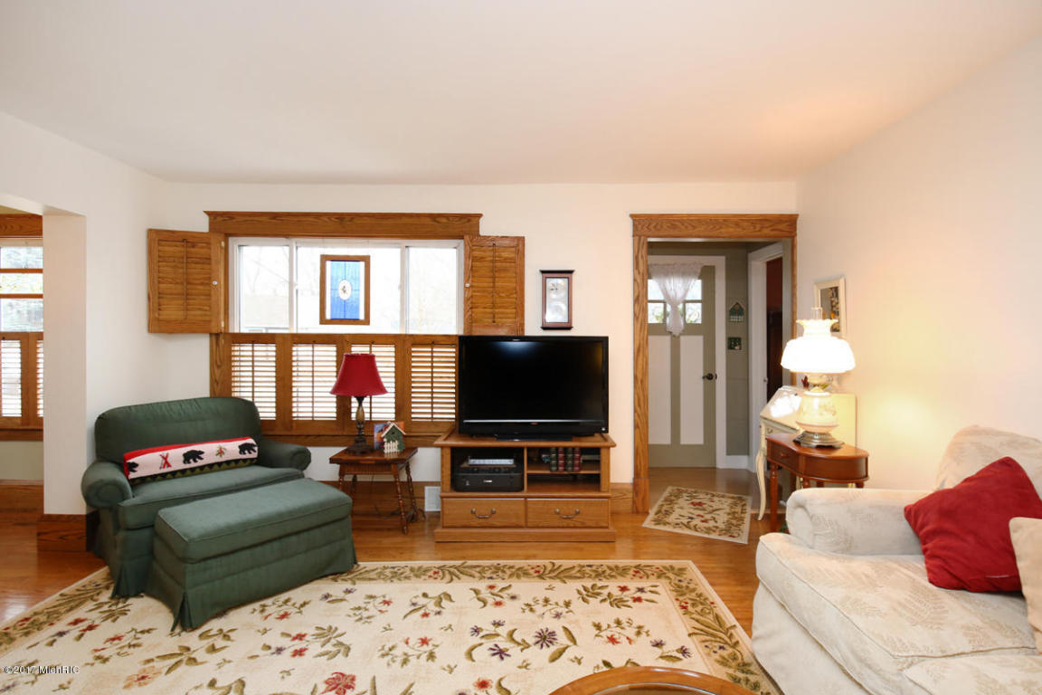 210 Wilson St, Belding, MI 48809 photo 8